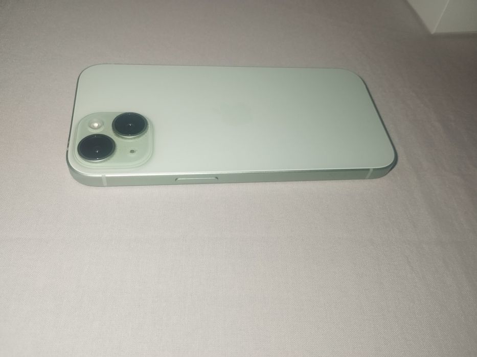 Продавам IPHONE 15 128GB