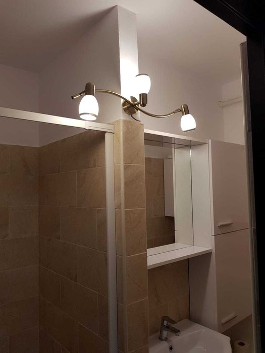 Vand apartament cu 3 camere si beci