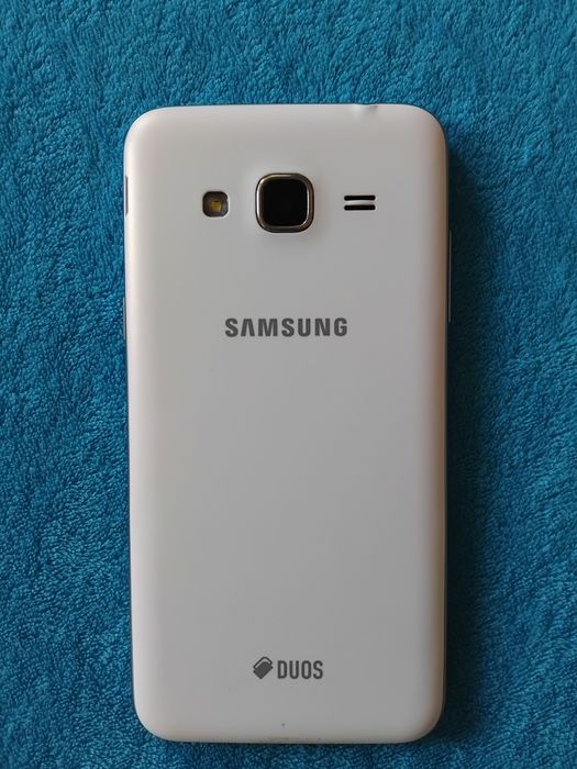 Смартфон Samsung Galaxy J3 SM-J320F