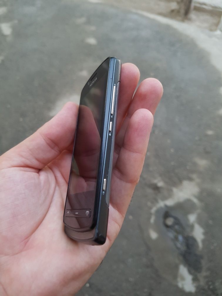 Nokia 700 sotladi