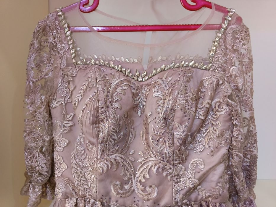 Vecherniy koylak yangi kiyilmagan