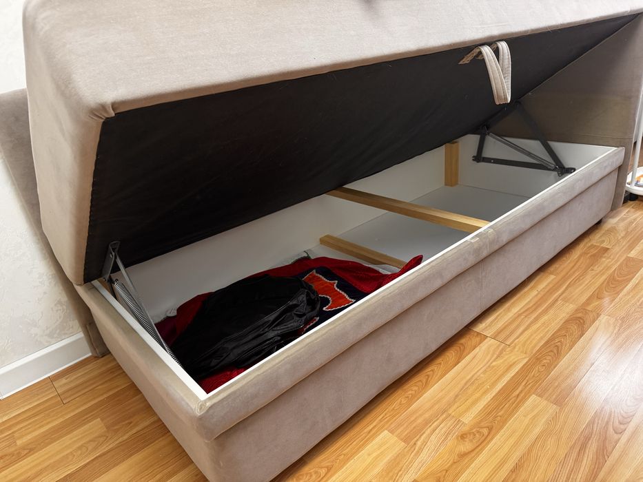 Продам угловую тахту