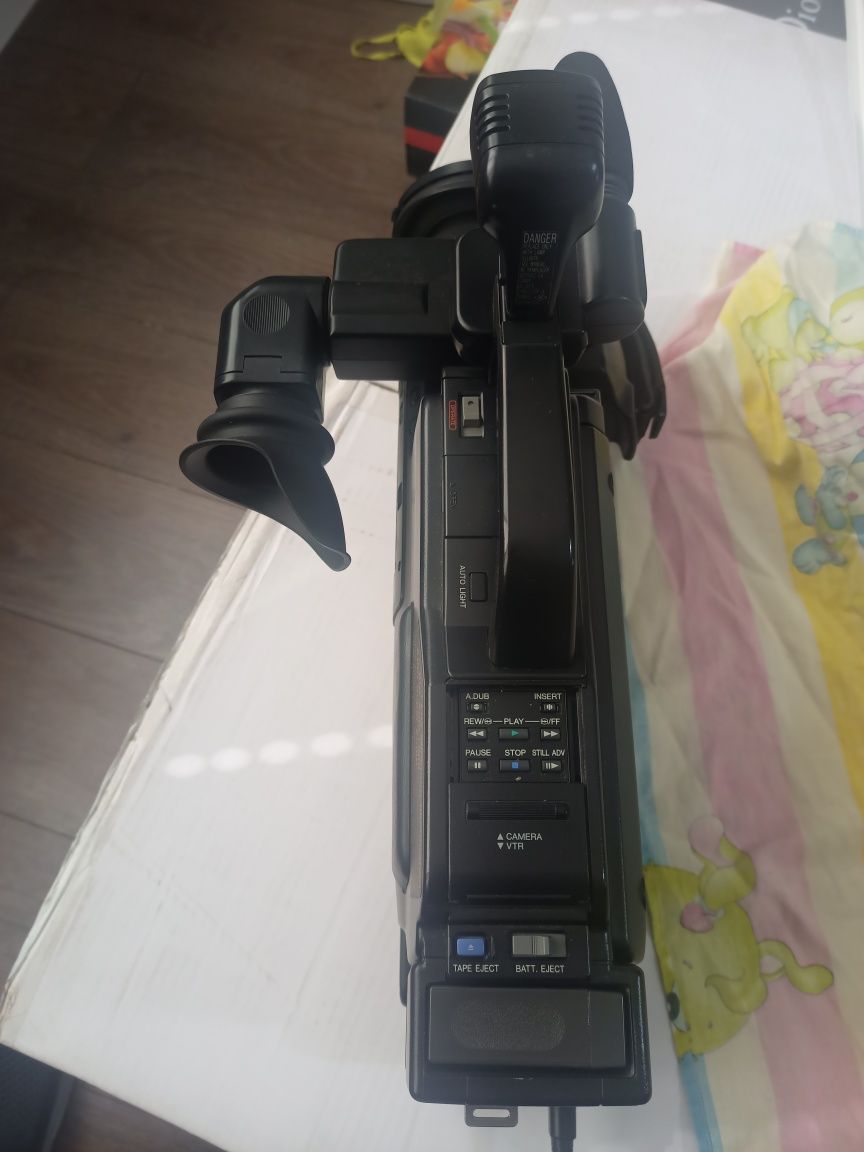 Видеокамера Panasonic M 3000