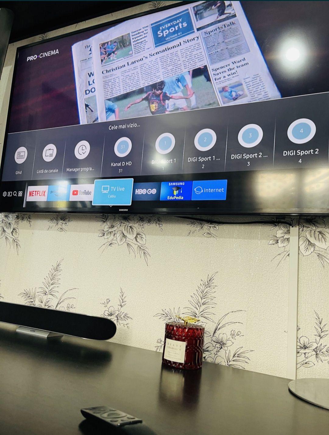 Vând Samsung Smart TV impecabil funcționează perfect 
125 cm