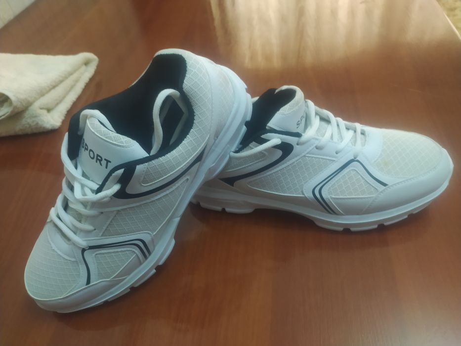 Кросовки новые спортивные размер 45