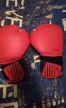 Vând mănuși de box roșii