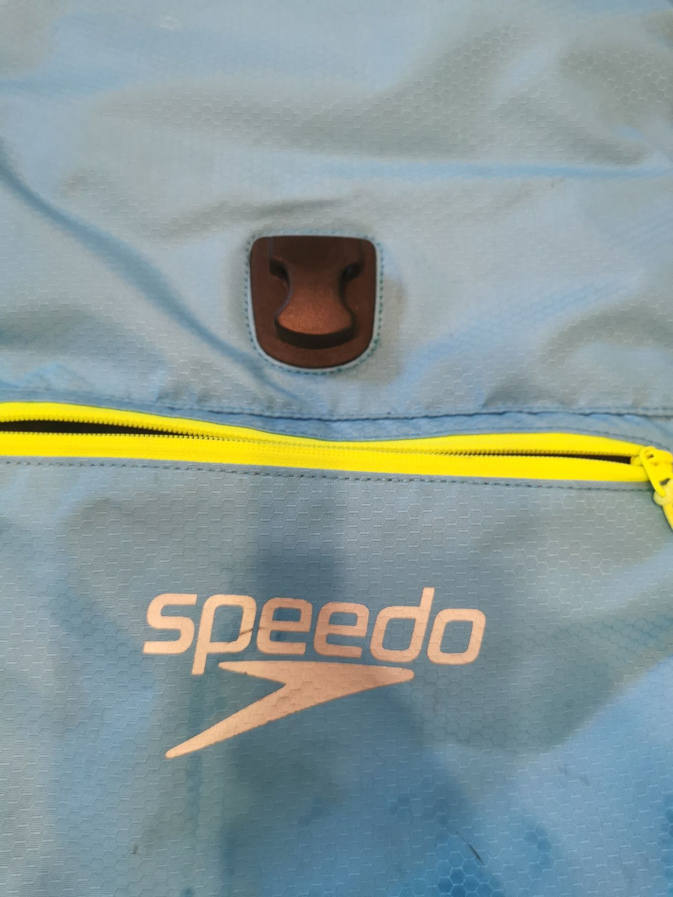 Продавам спортна раница Speedo