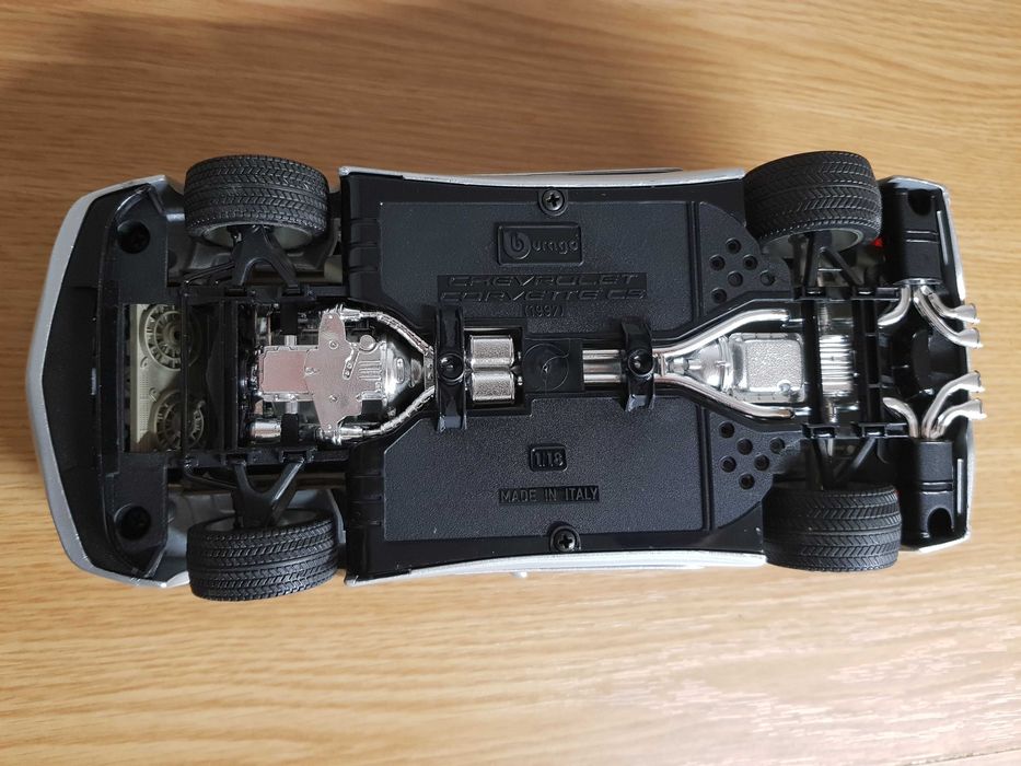 Macheta Chevrolet Corvette, 1997, scara 1/18, Burago