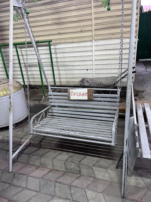 Продамм.  качелю