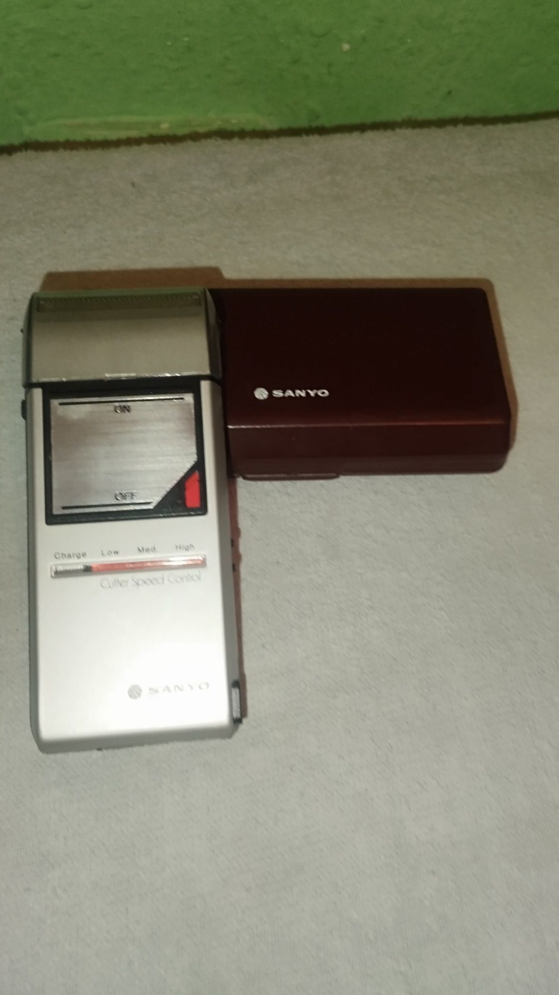 Продаю элекробритву SANYO.
