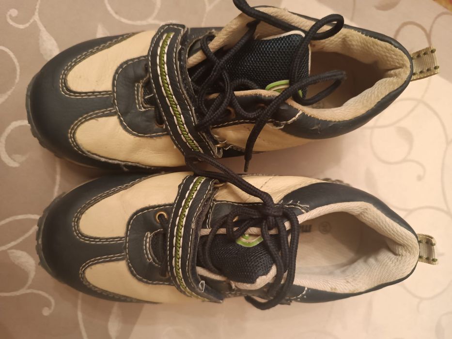 Детские кроссовки фирмы Max