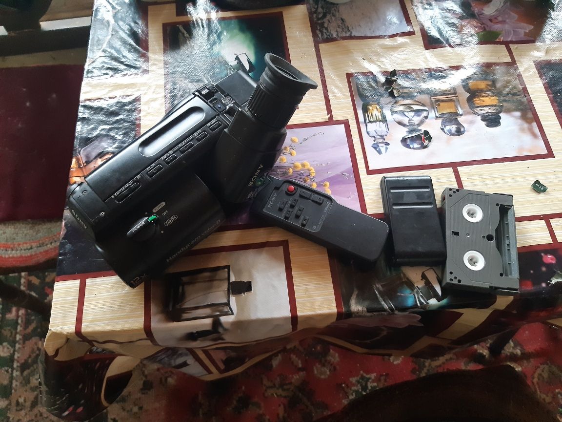 Продаётся видео камера SONY в отличном состояние полный комплект