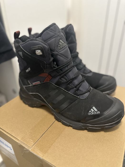 Мъжки зимни обувки Adidas