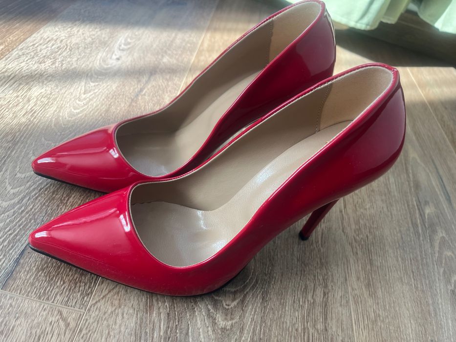 Дамски обувки с ток