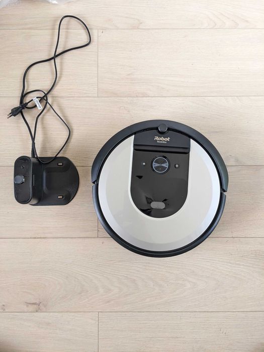 Robot aspirator iRobot Roomba i7 (i7156), stare f bună, gri deschis