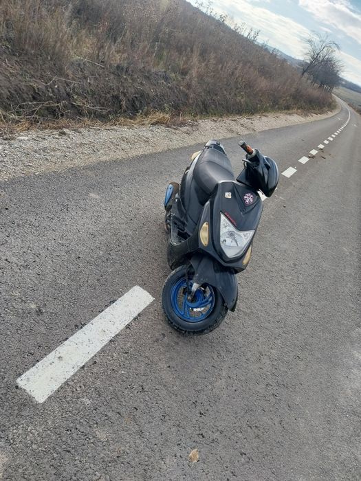 Vând scuter generic jump 2 80cc 4t