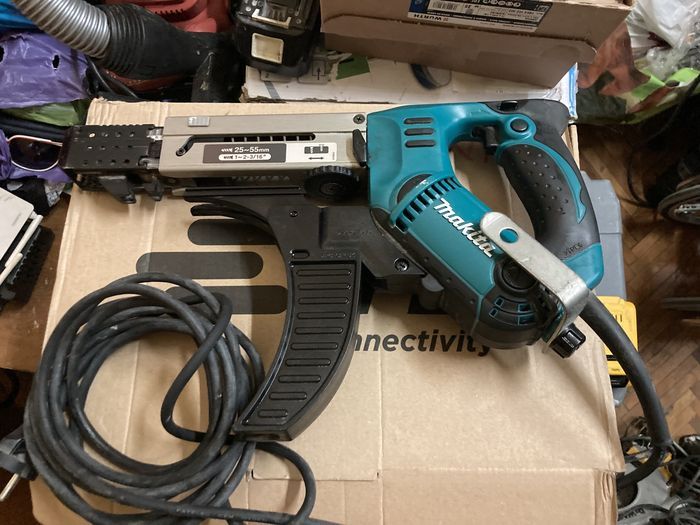 Masina de insurubat fara impact Makita 6842 470 W