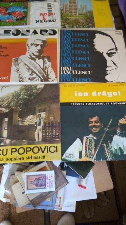 Vând plăci de muzica