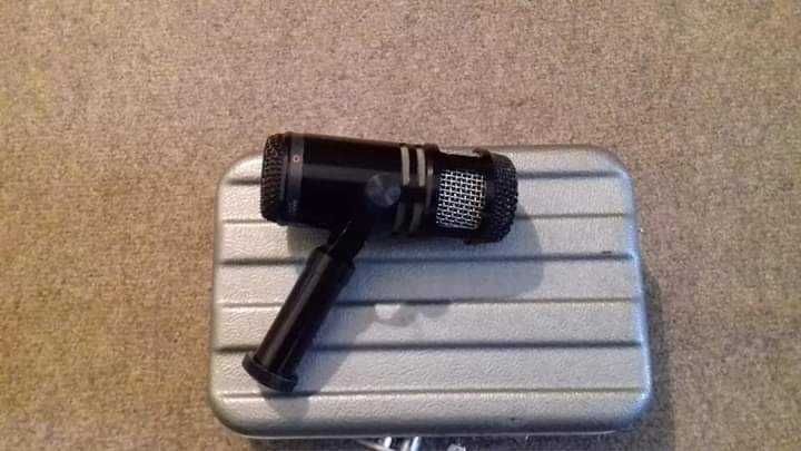 Продавам микрофон за каса PEAVEY 320 TN 350 лв.