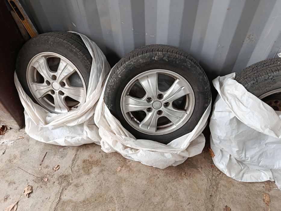 Продам диски с резиной 205/60/R16