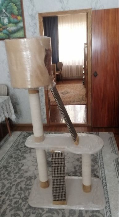 когтеточка и домик для кошек