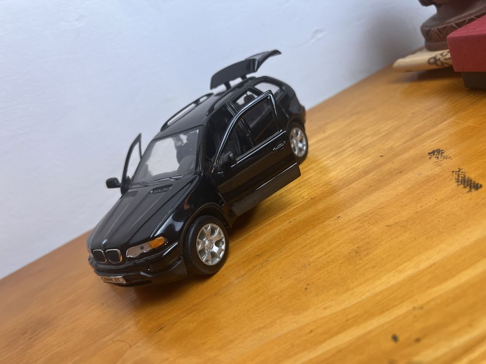 Macheta BMW X5 4.4i Welly 1:24