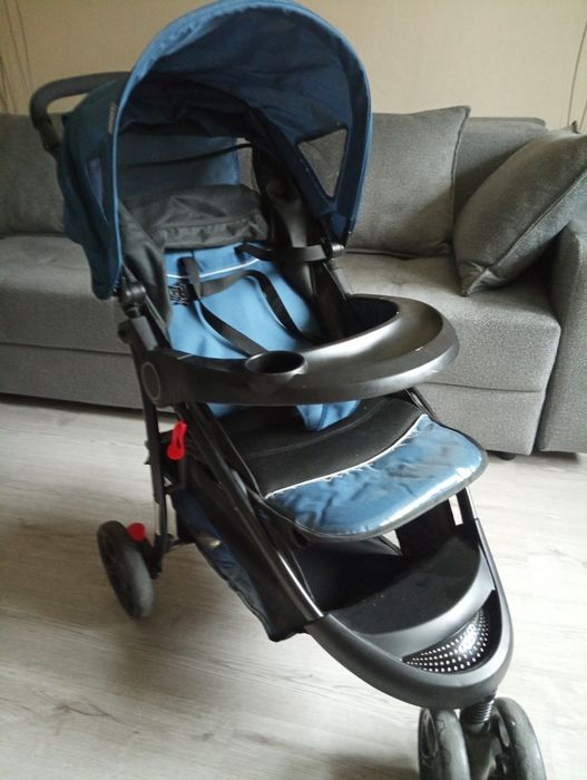 Детская прогулочная коляска