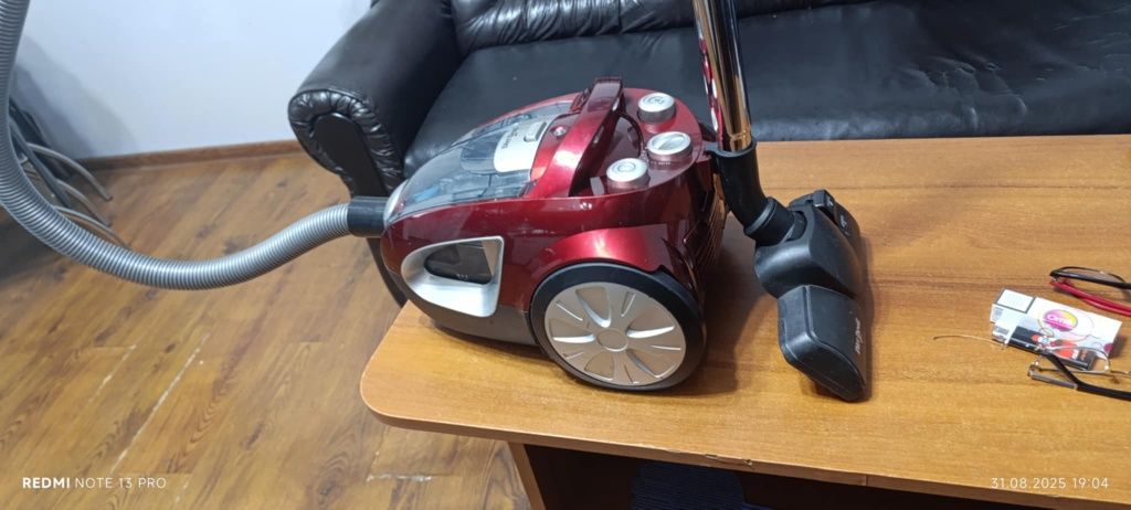 Прахосмукачка Dirt Devil Royal 2300W