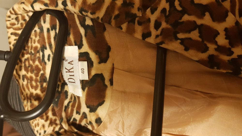 OCAZIE !!!  2 Costume 2 piese Zara si 1 Dika