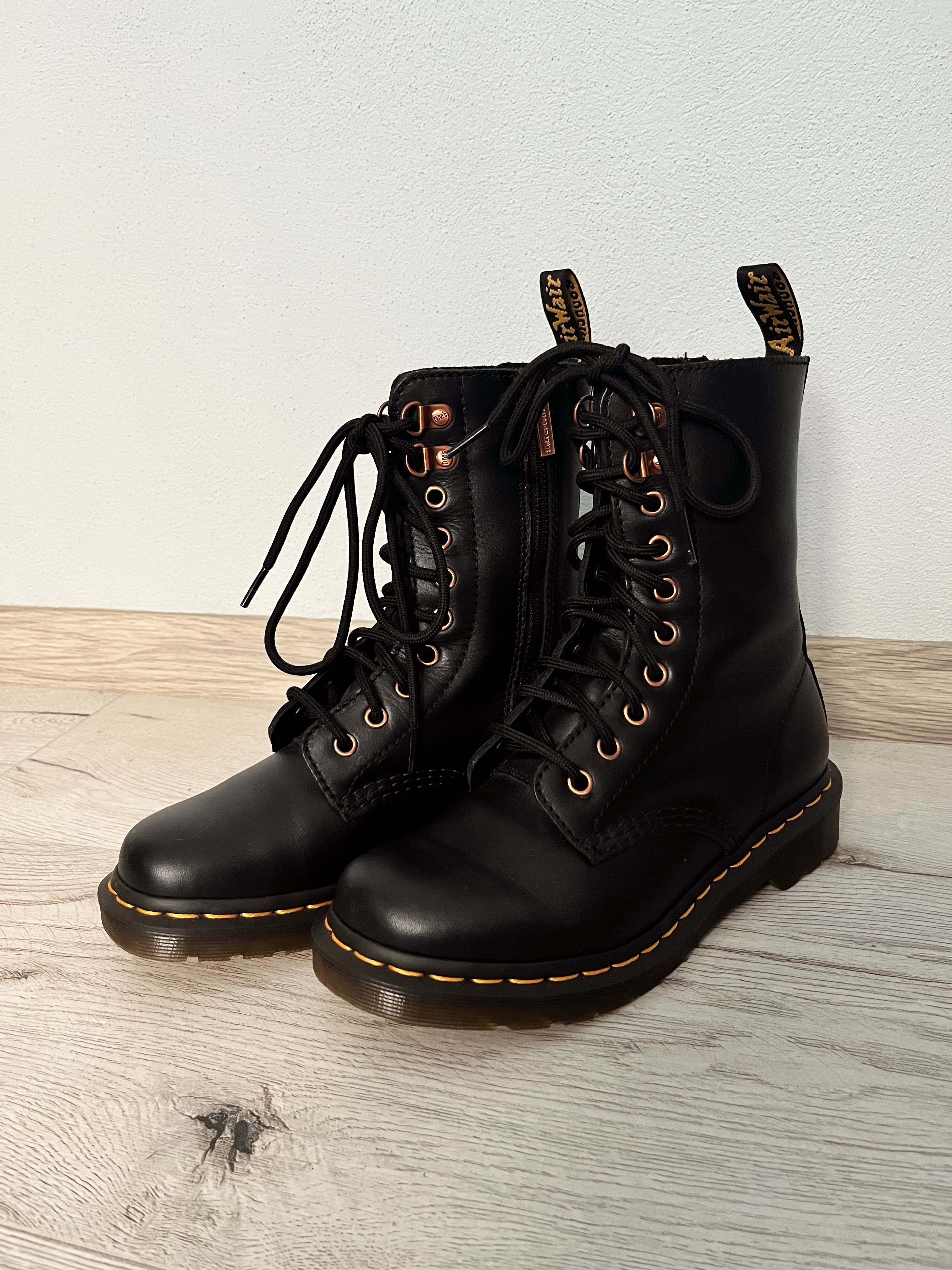 Vând ghete Dr. Martens, mărimea 37