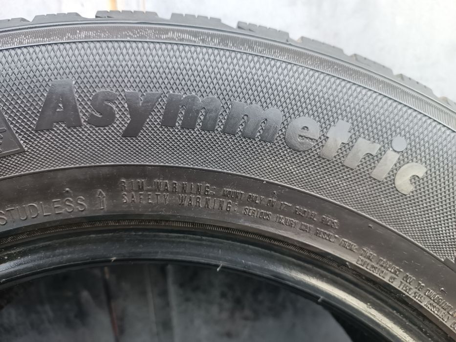 235/65/17 Kumho .