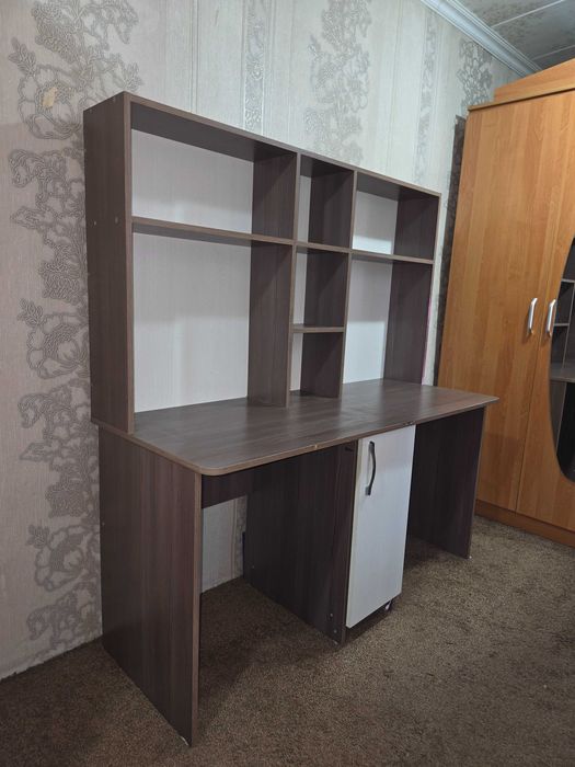 Продам письменный стол на 2х учеников