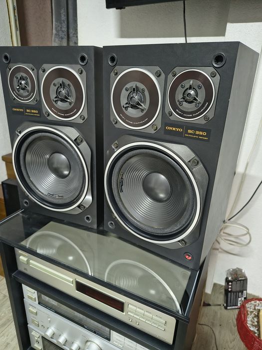 Linie audio Onkyo cu boxe