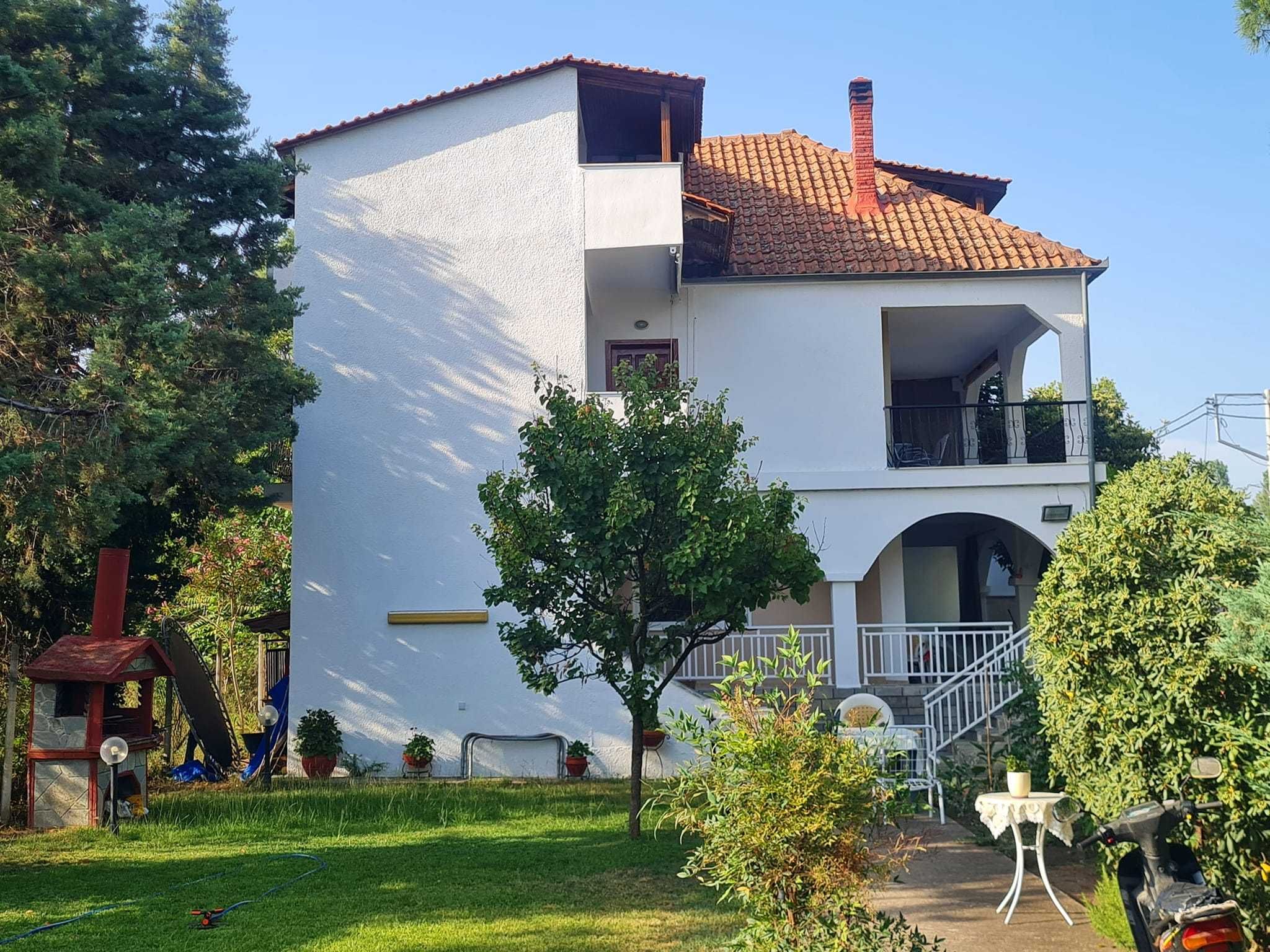 Продава къща с гледка към морето 240м2 двор 580м2 в Аспровалта, Гърция