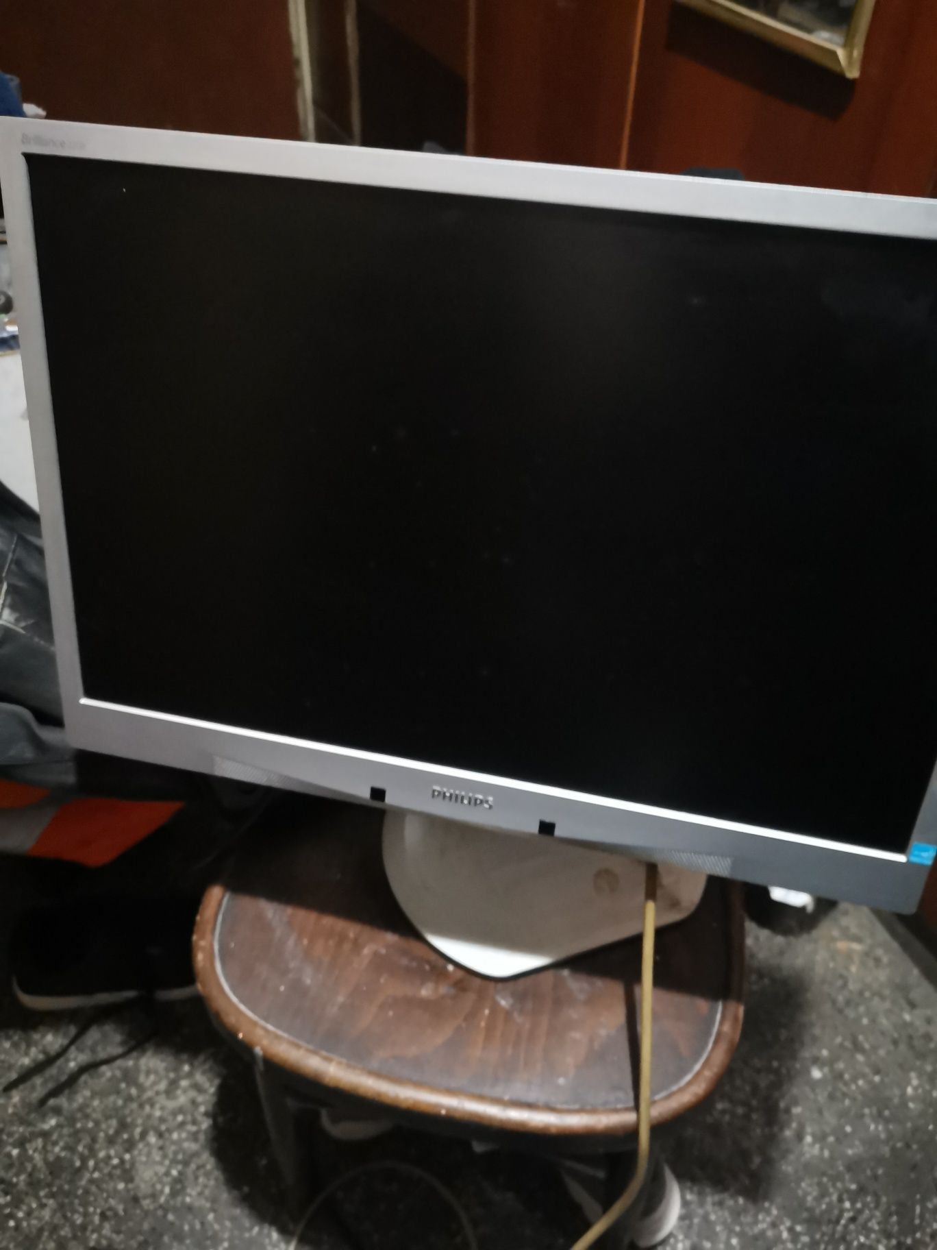 Монитор philips 22