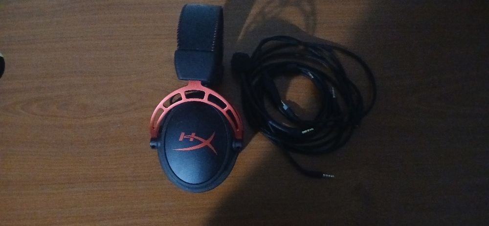 Наушники hyperX.