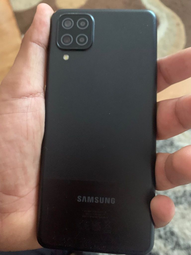 Vând telefon Samsung A12  sau fac schimb cu un iPhone 11