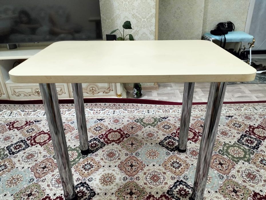 Стол в хорошем состоянии