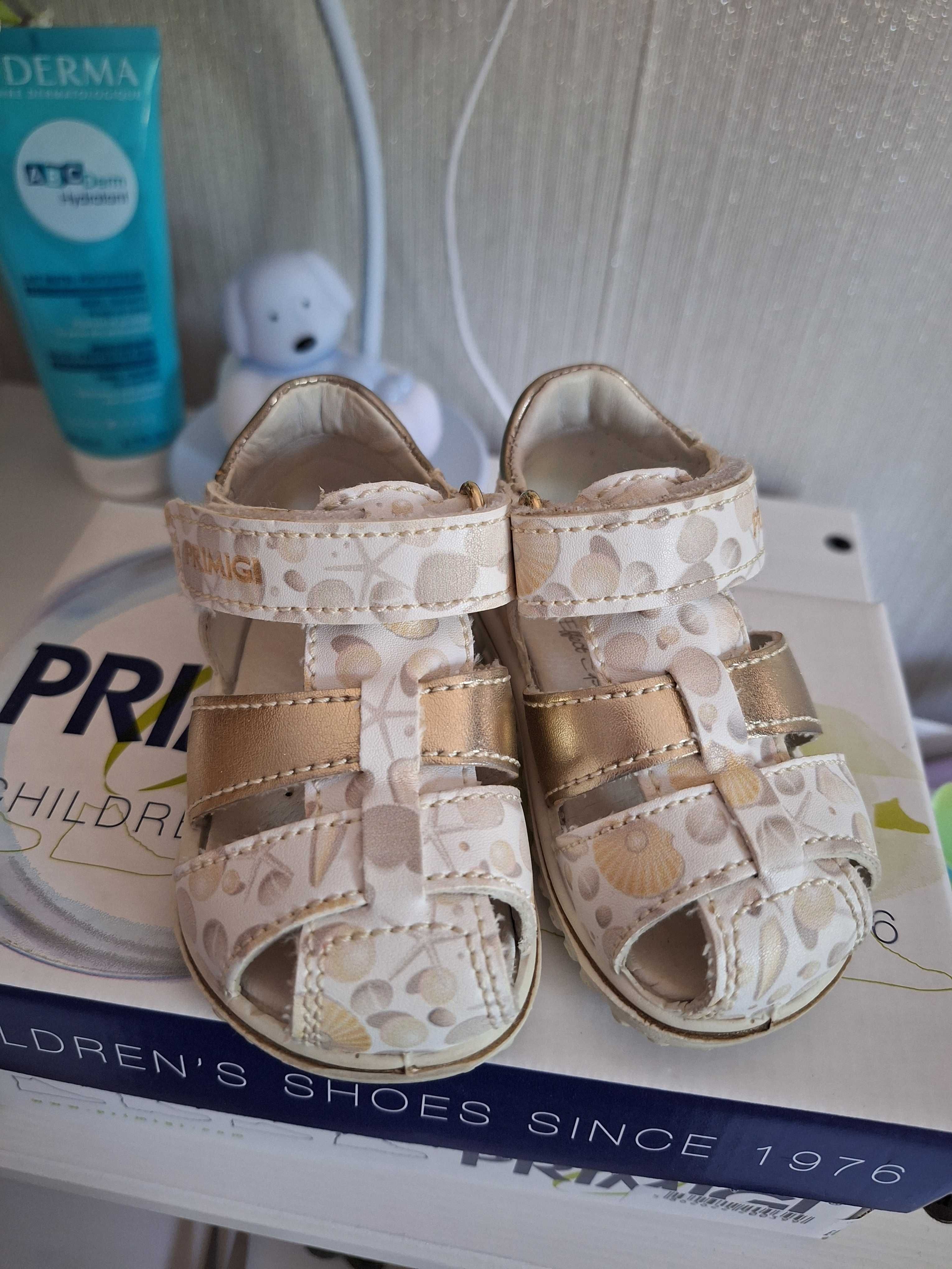 Сандали Primigi номер 19