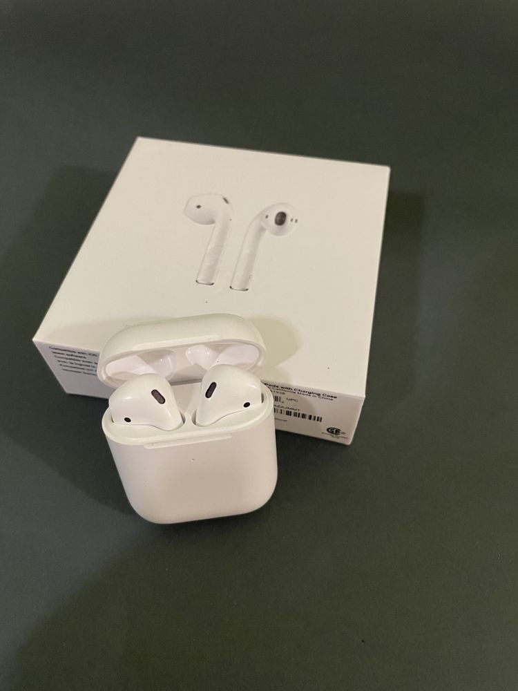 Безжични слушалки AirPods 2 (2-ра генерация)