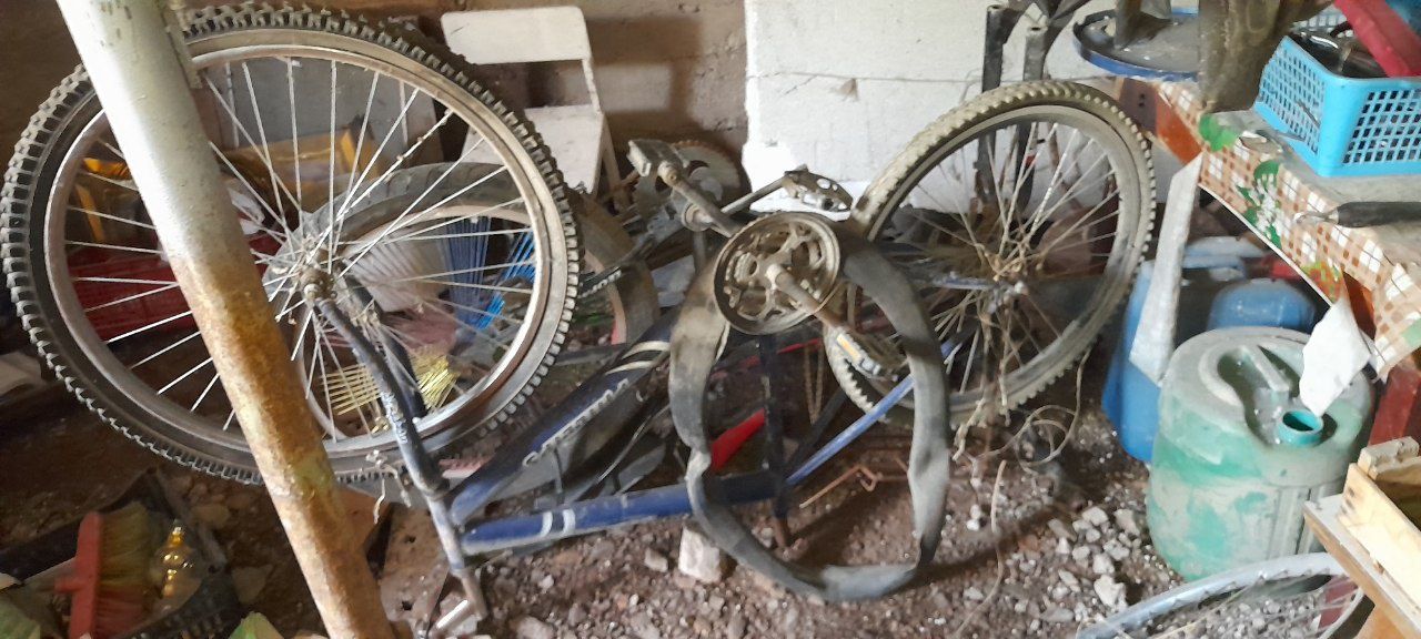 Velosiped 3 ta sotiladi