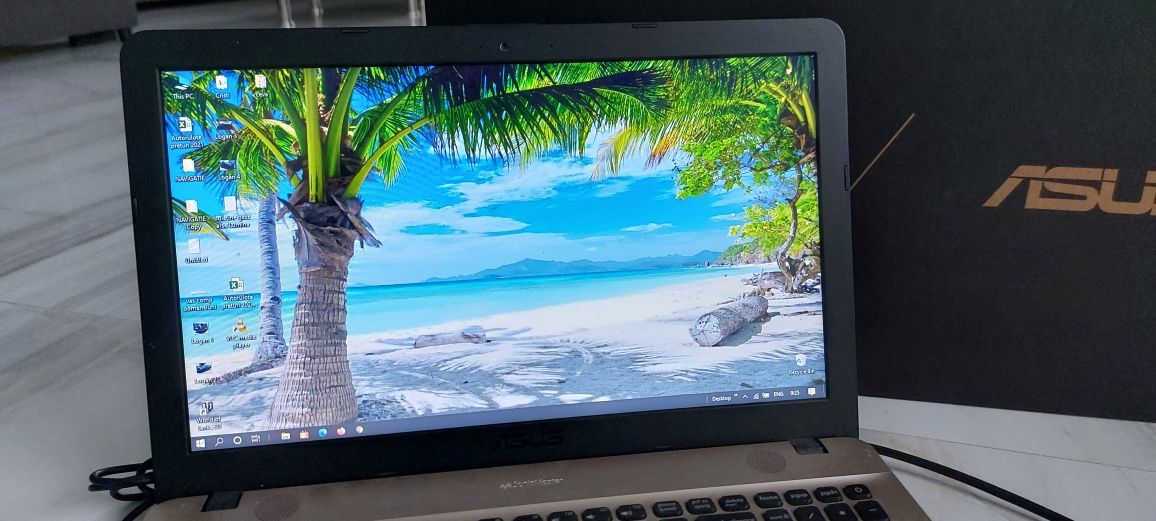 Laptop ASUS X541U, i3-7100, 15,6"fullHD, placa video dedicata GFORCE