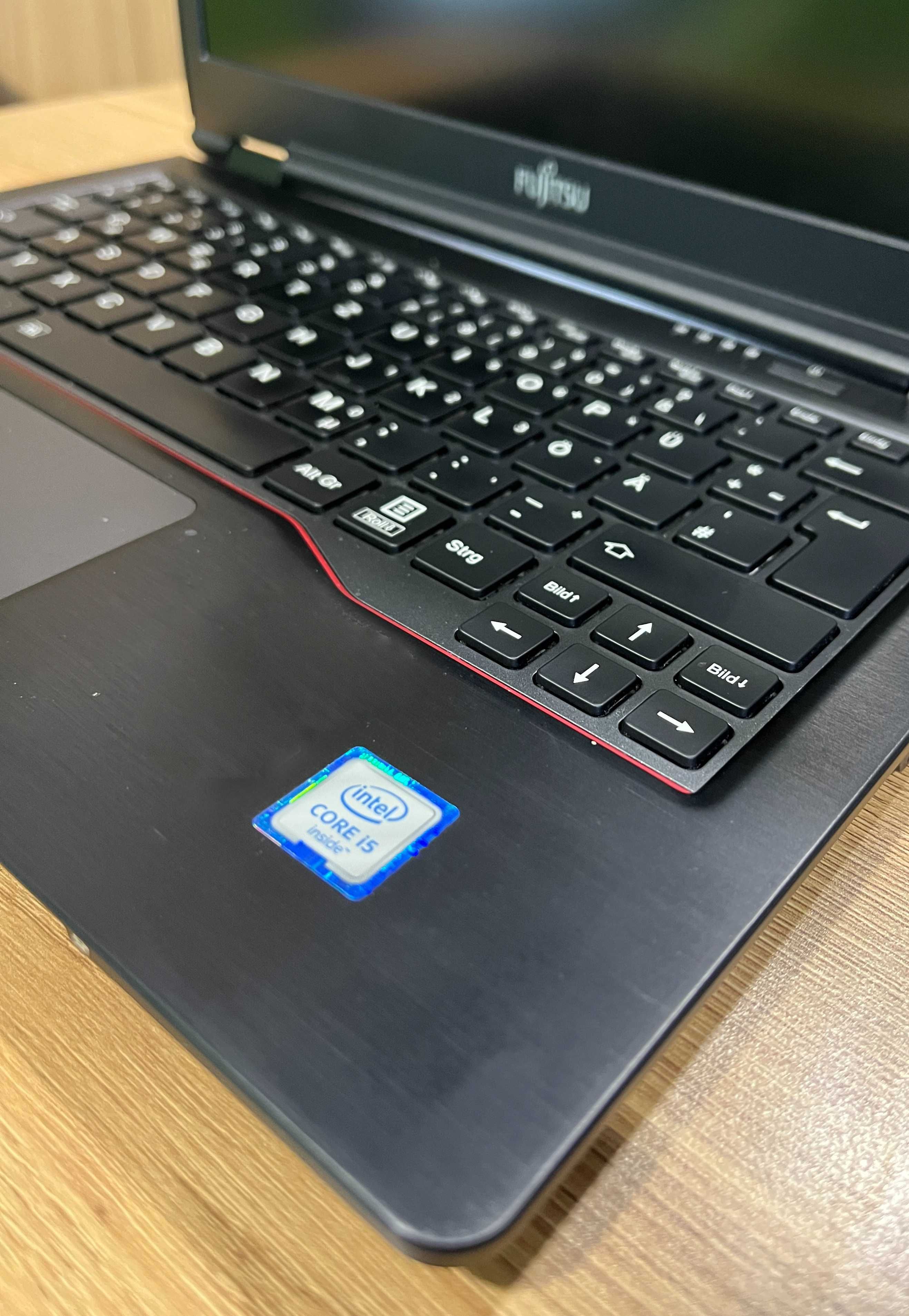 FUJITSU LIFEBOOK U749. Core i5-8265U 1.6/4.1 GHZ. 8/256 GB. 14" FHD