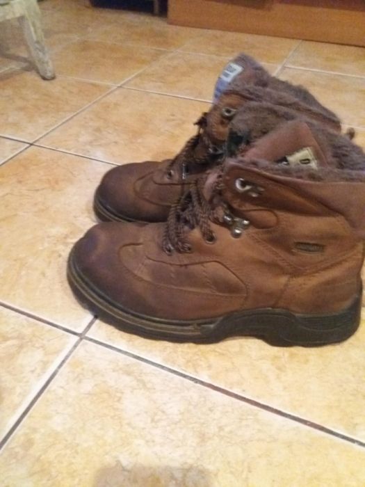 Vand ghete de piele intoarsa