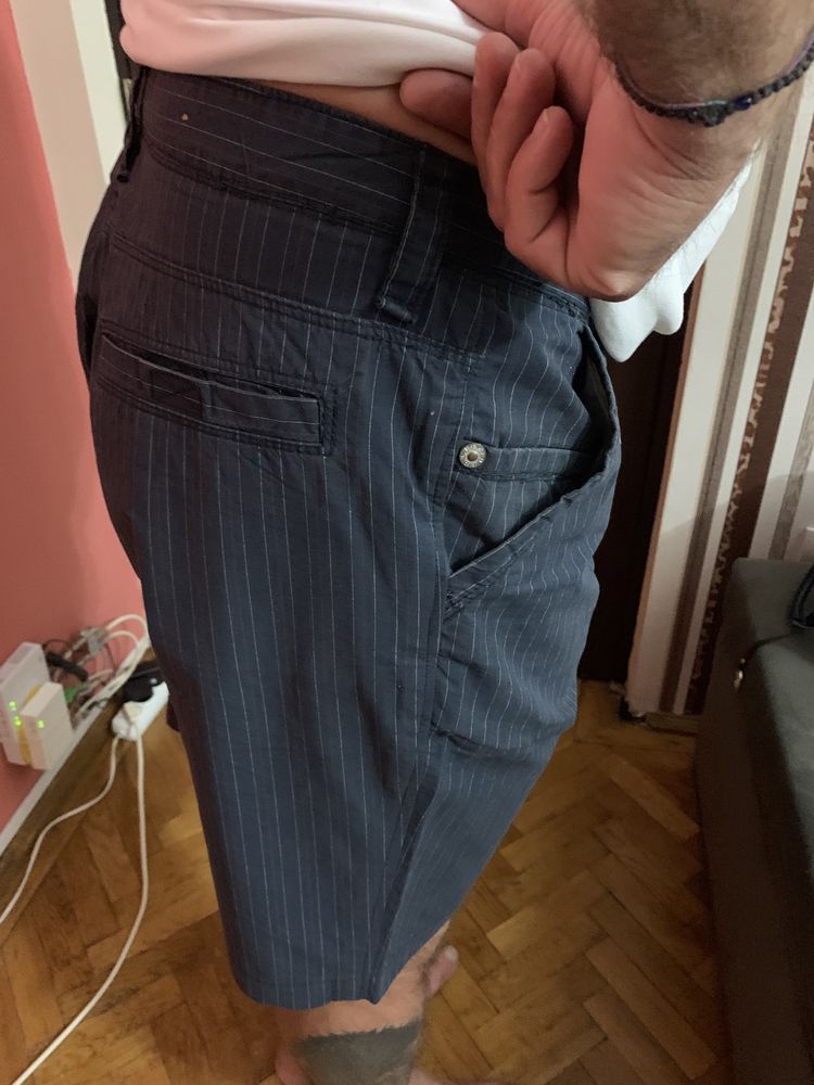 Vind pantaloni scurti casual barbati