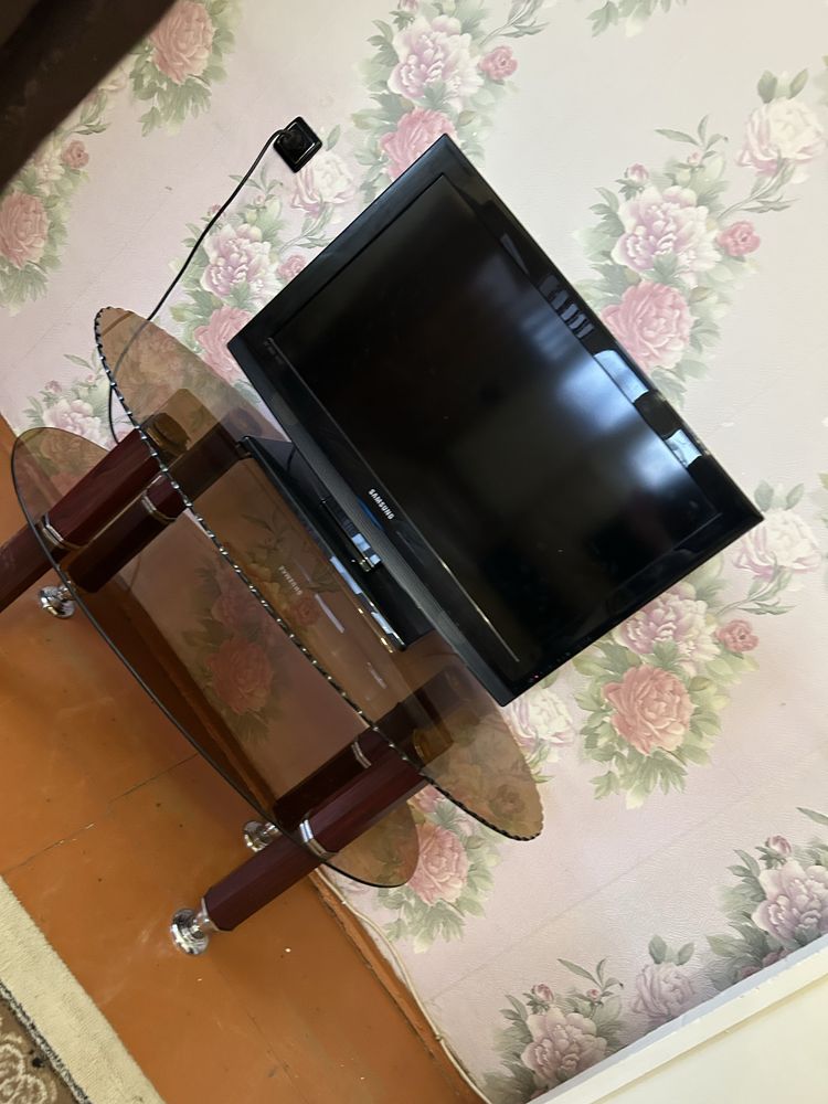 Столик стеклянный срочно