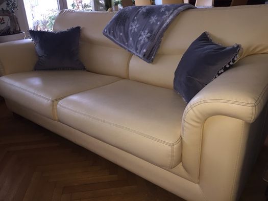 лампи Ikea;класически холни маси;италиански диван;дървена дъска