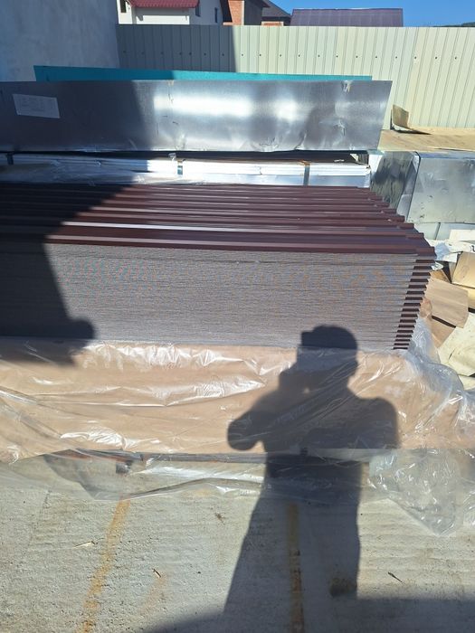 Tabla cutata colorata 
(MARO ;GRI ;ROSU ; VINIE ; ZINCATĂ)
Grosimi 0.2