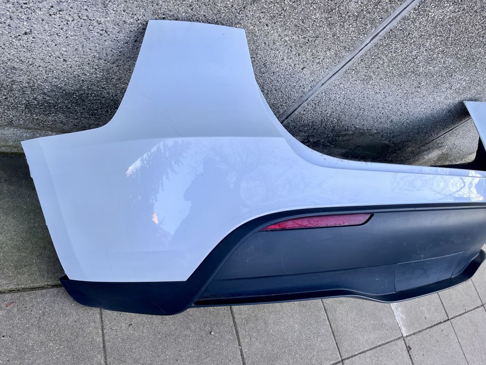 Tesla Model Y REAR FASCIA Задна броня и престилка § Lower wing bracket