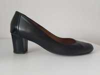 Елегантни черни обувки от естествена кожа